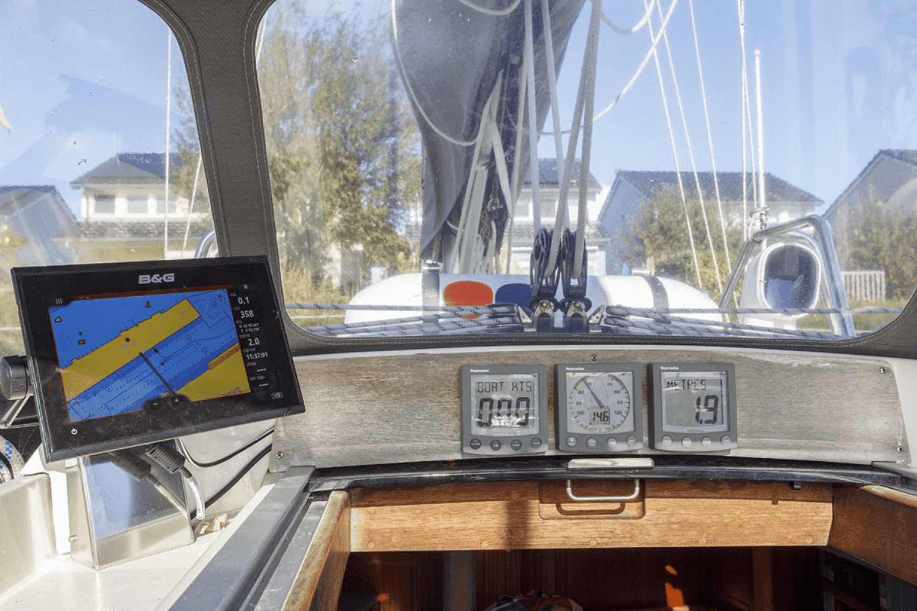 Navigatieapparatuur aan boord van een zeilboot